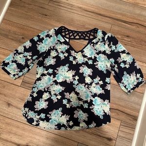 ✨3/$18✨Floral 3/4 Sleeve Top